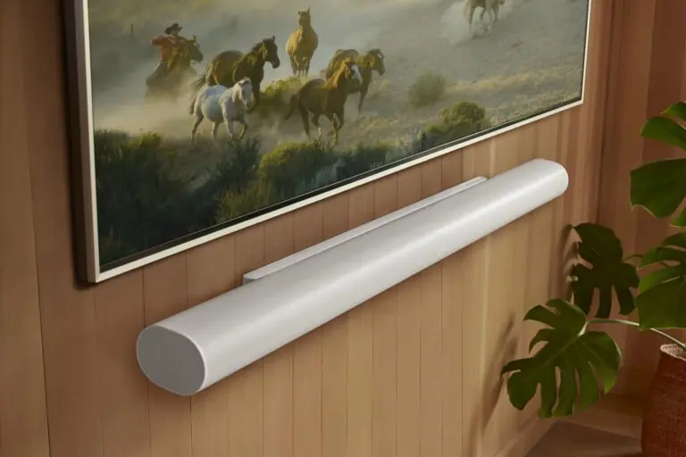 Sonos Arc soundbar below a Frame TV